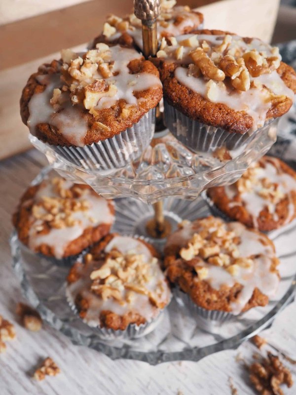 Comment intégrer des étagères invisibles pour un salon épuré ?