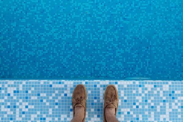 Comment concevoir une piscine avec un espace pour la réhabilitation aquatique ?