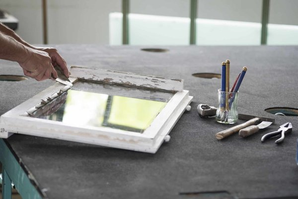 Les compétences essentielles d'un bon vitrier : assurer la sécurité et le confort à travers la vitrerie